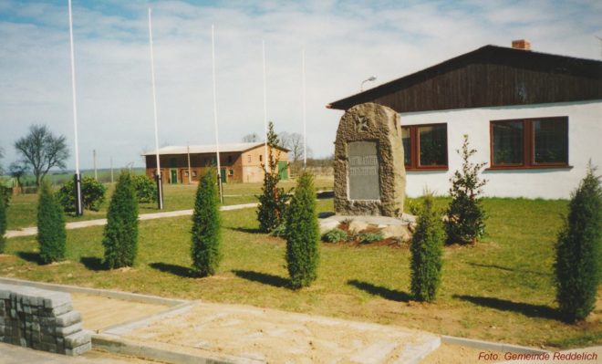 Das FFZ nach Versetzung des Gedenksteines 1995